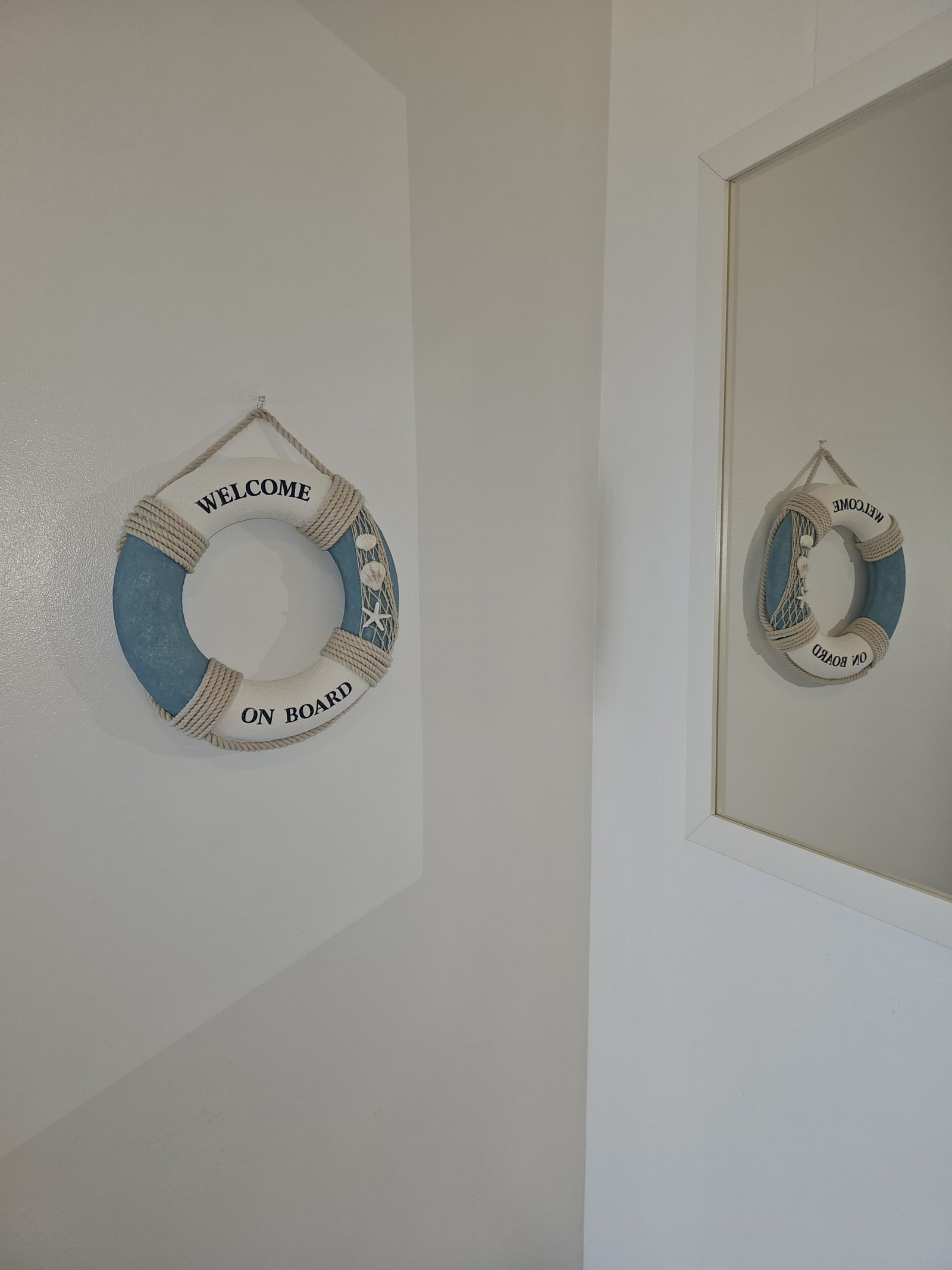 Maisonette-Wohnung mit 2 Schlafzimmern, 1 Bad, 2 Tiefgaragenstellplätzen, Gemeinschaftspool und Meerblick