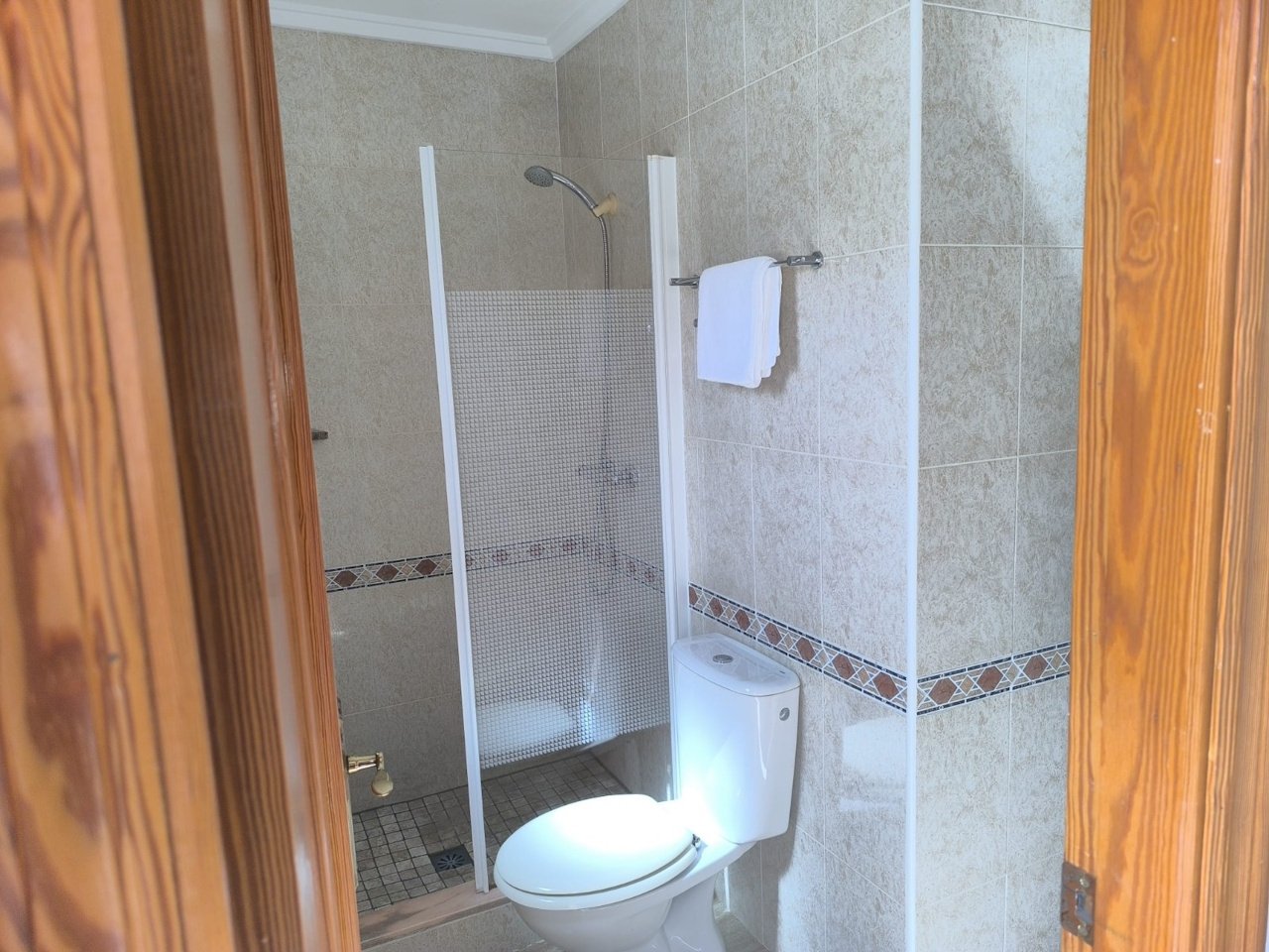 Charmante Villa mit 3 Schlafzimmern, 2 Bädern, Kfz-Stellplatz und Gemeinschaftspool in der Urbanisation La Marina