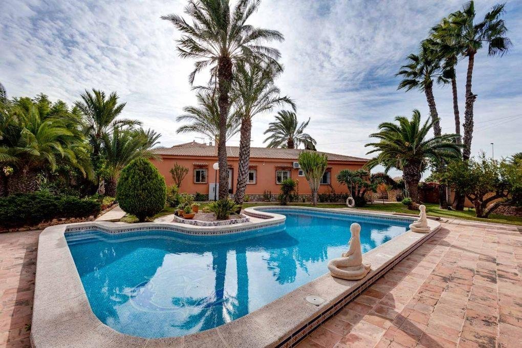 Torrevieja: Freistehende Villa mit 2.000 m2 Grundstück und separater Gästewohnung in El Chaparral Torrevieja: Freistehende Villa mit 2.000 m2 Grundstück und separater Gästewohnung in El Chaparral