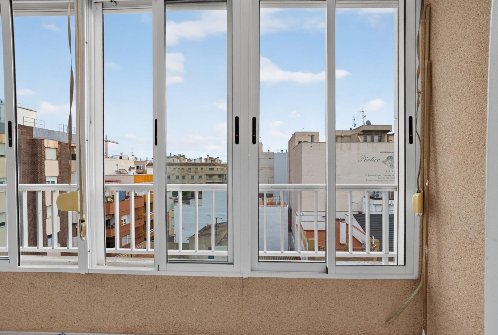 Wohnung im obersten Stockwerk im Zentrum von Torrevieja – großzügig, hell und nahe am Hafen