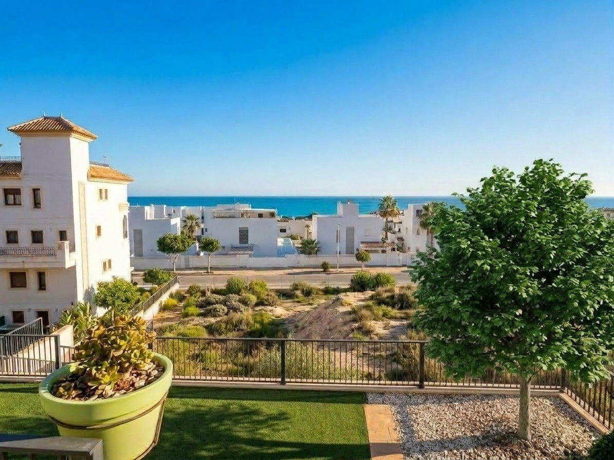 Großzügiges Appartement mit 3 Schlafzimmern, 2 Bädern und Meerblick in Guardamar Hills