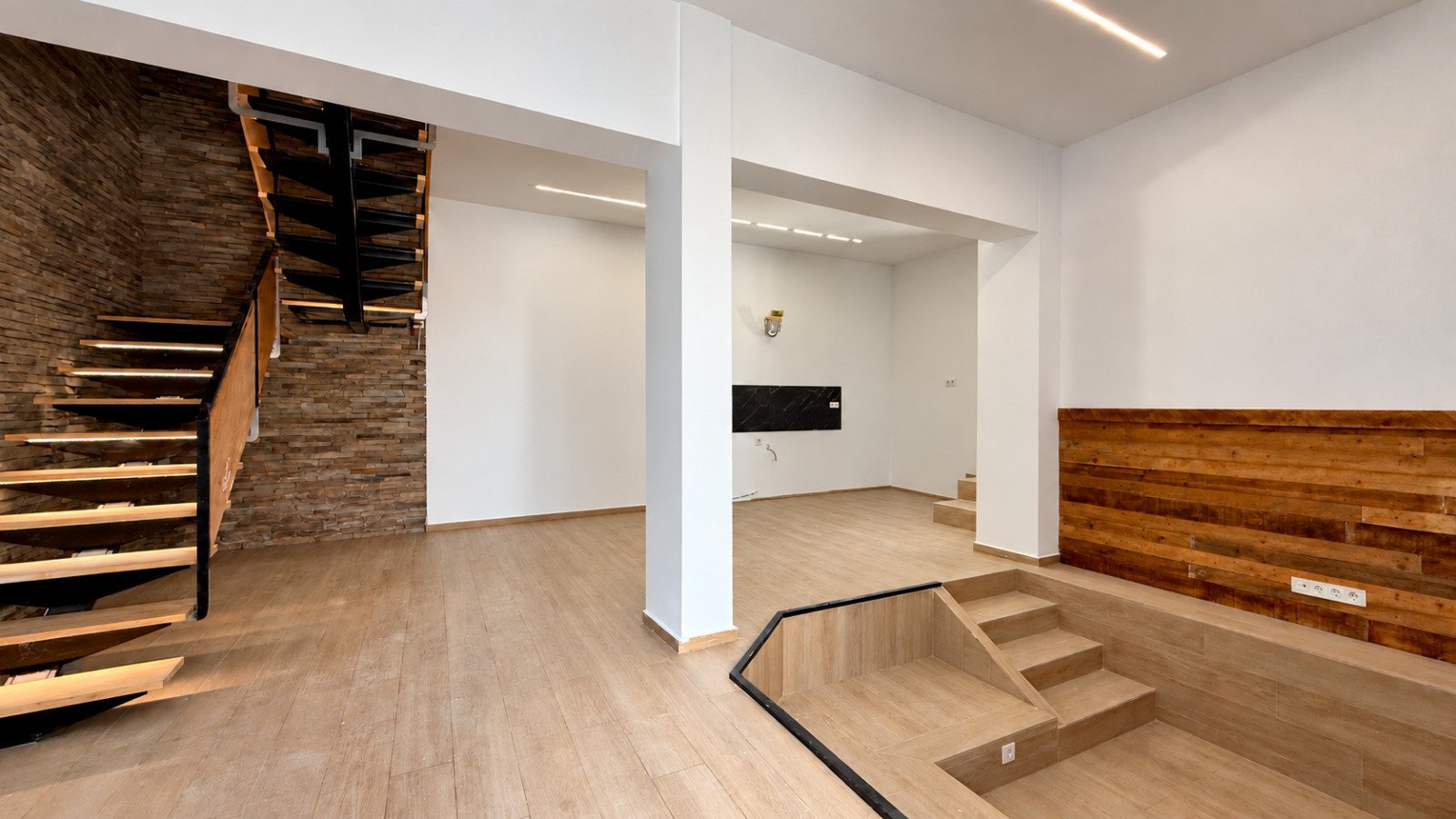 Großzügiges Stadthaus mit 4 Schlafzimmern, großer Garage und Dachterrasse in Oliva