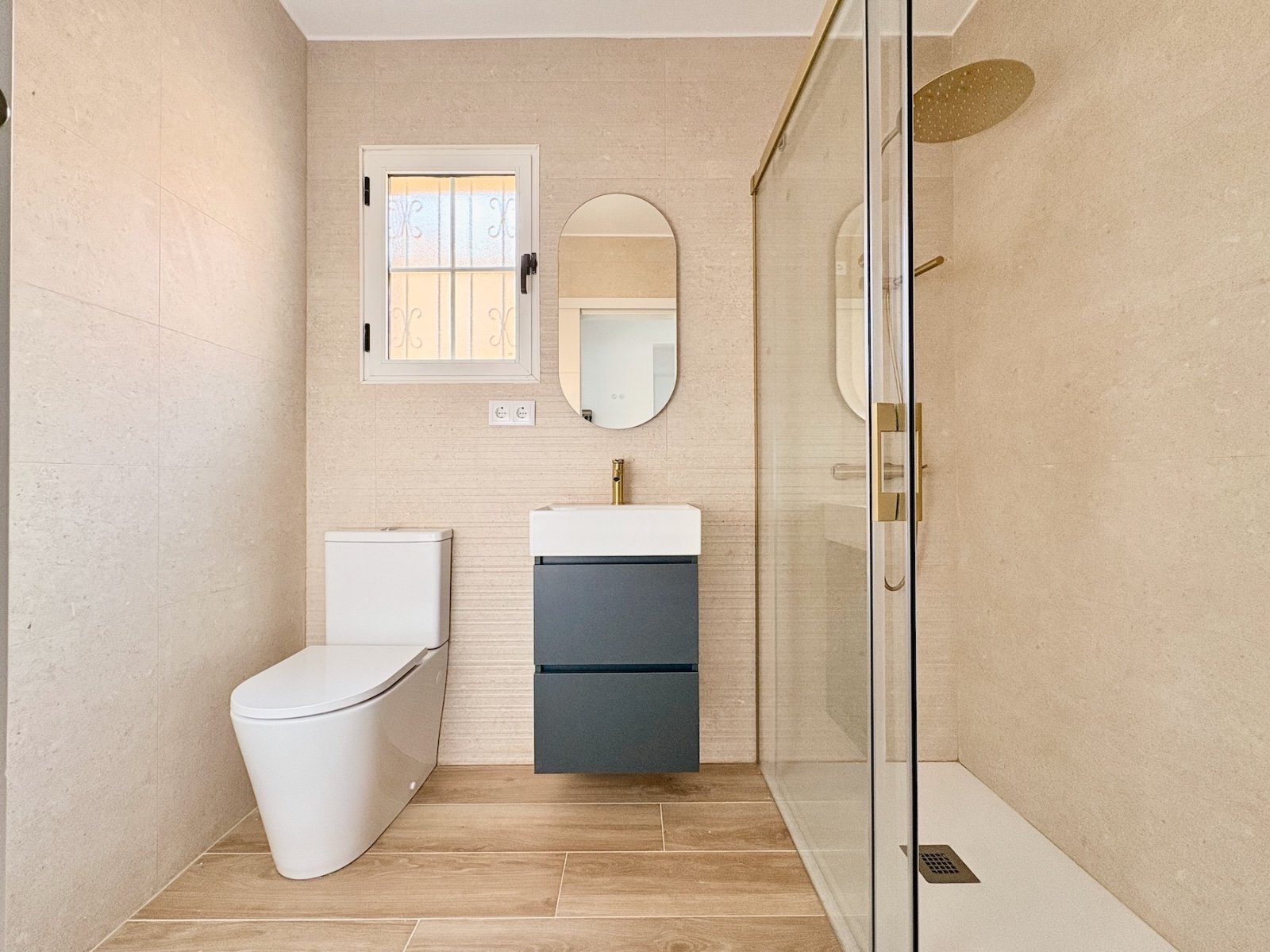 Villa mit 4 Schlafzimmern, 2 Bädern und Gemeinschaftspool