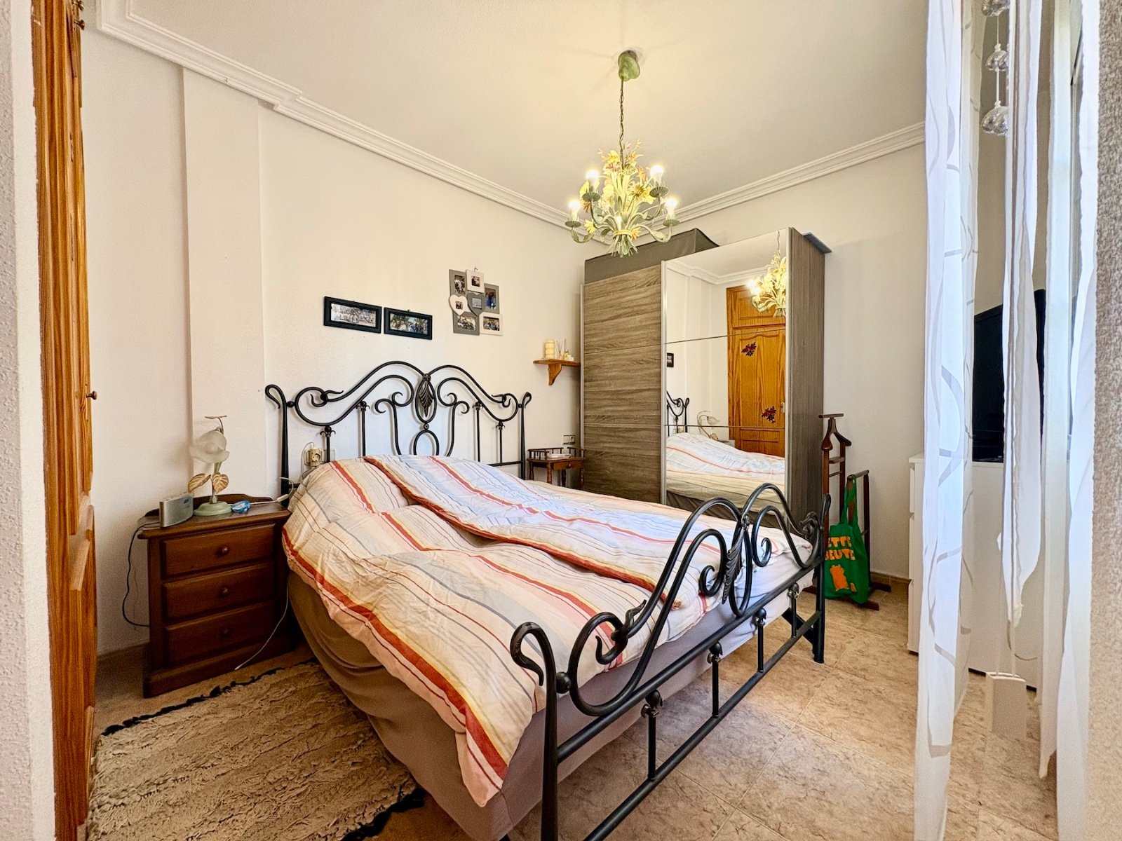 Reihenhaus mit 3 Schlafzimmern, Turmzimmer, eigenem Garten und Dachterrasse in Playa Flamenca nur wenige Minuten vom Strand