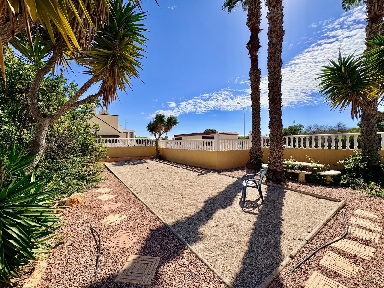 Reihenhaus mit 3 Schlafzimmern, Turmzimmer, eigenem Garten und Dachterrasse in Playa Flamenca nur wenige Minuten vom Strand