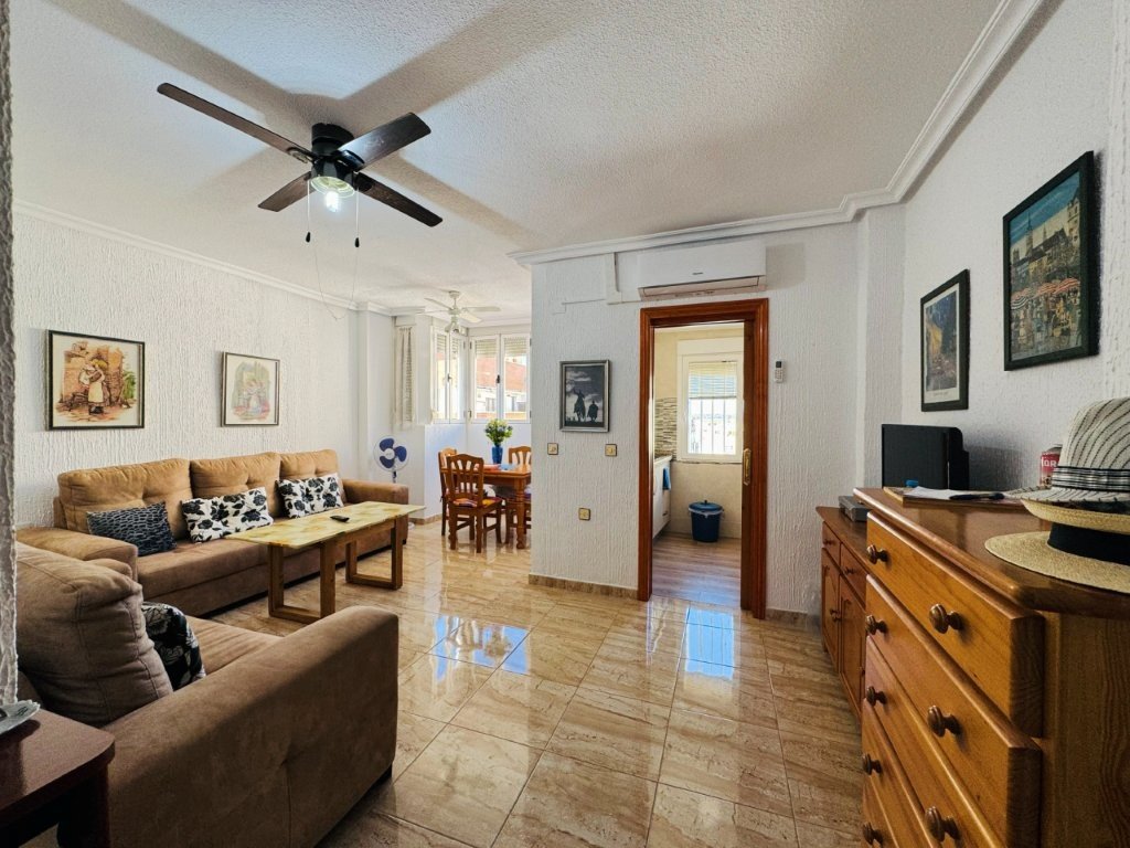 Renovierte 2-Zimmer-Wohnung mit Aufzug im Zentrum von La Mata 300 Meter vom Strand entfernt