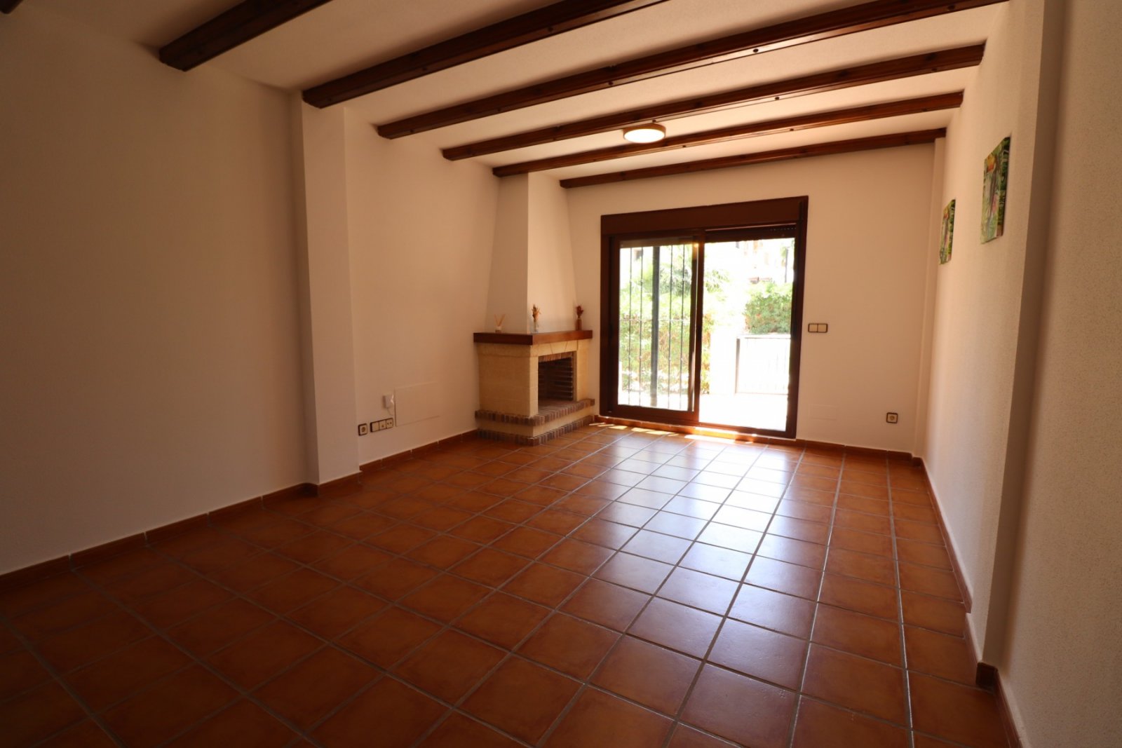 Semi-detached villa with 3 bedrooms, 2 bathrooms and communal pool on La Finca Golf Resort
