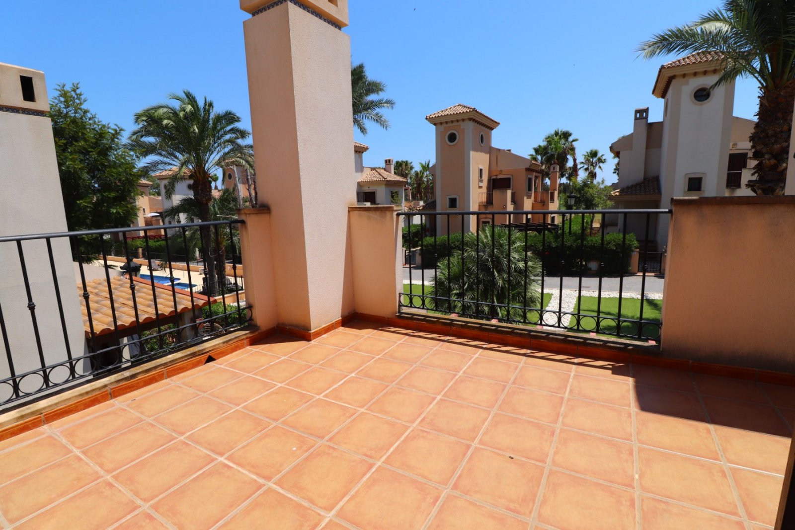 Semi-detached villa with 3 bedrooms, 2 bathrooms and communal pool on La Finca Golf Resort