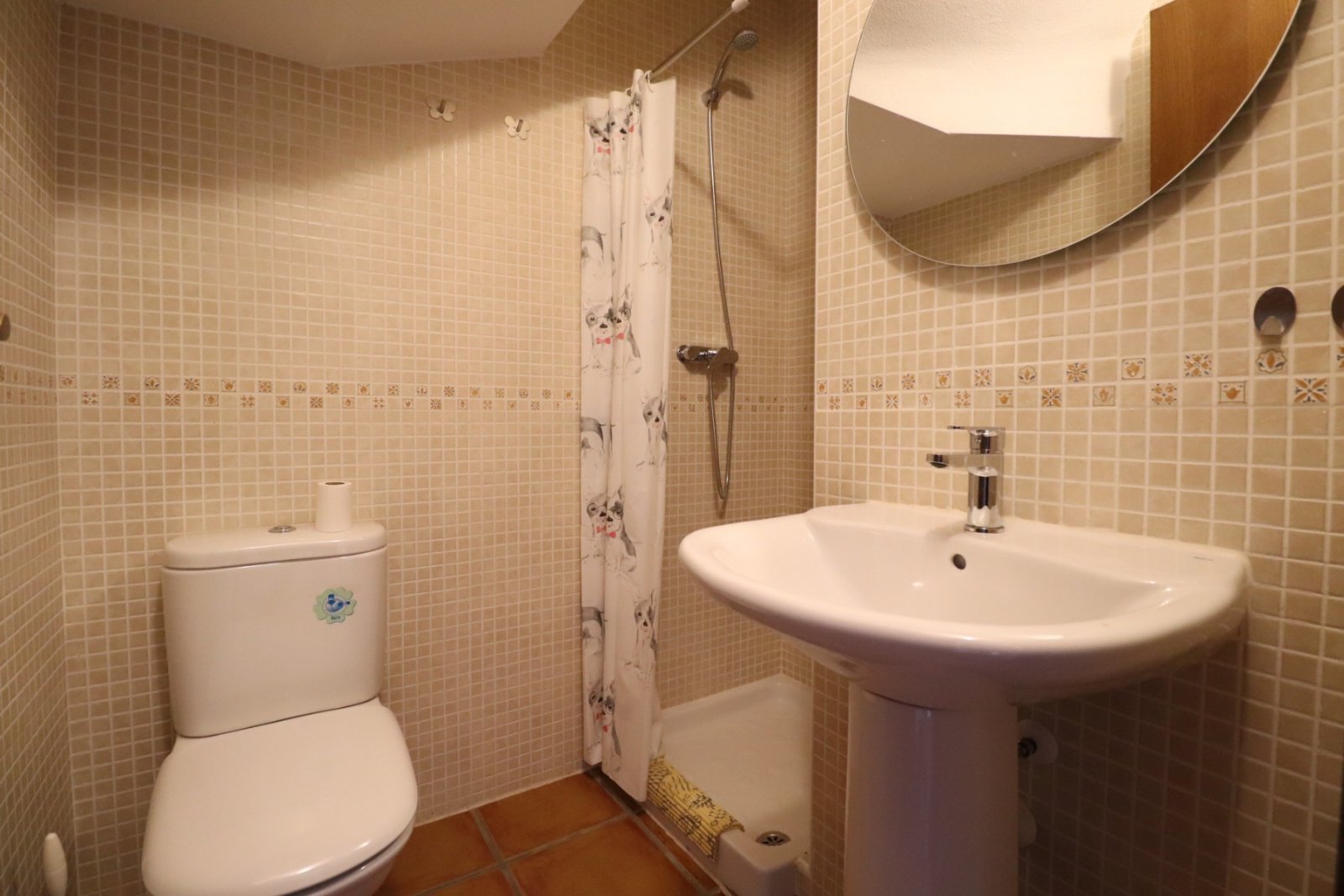 Semi-detached villa with 3 bedrooms, 2 bathrooms and communal pool on La Finca Golf Resort