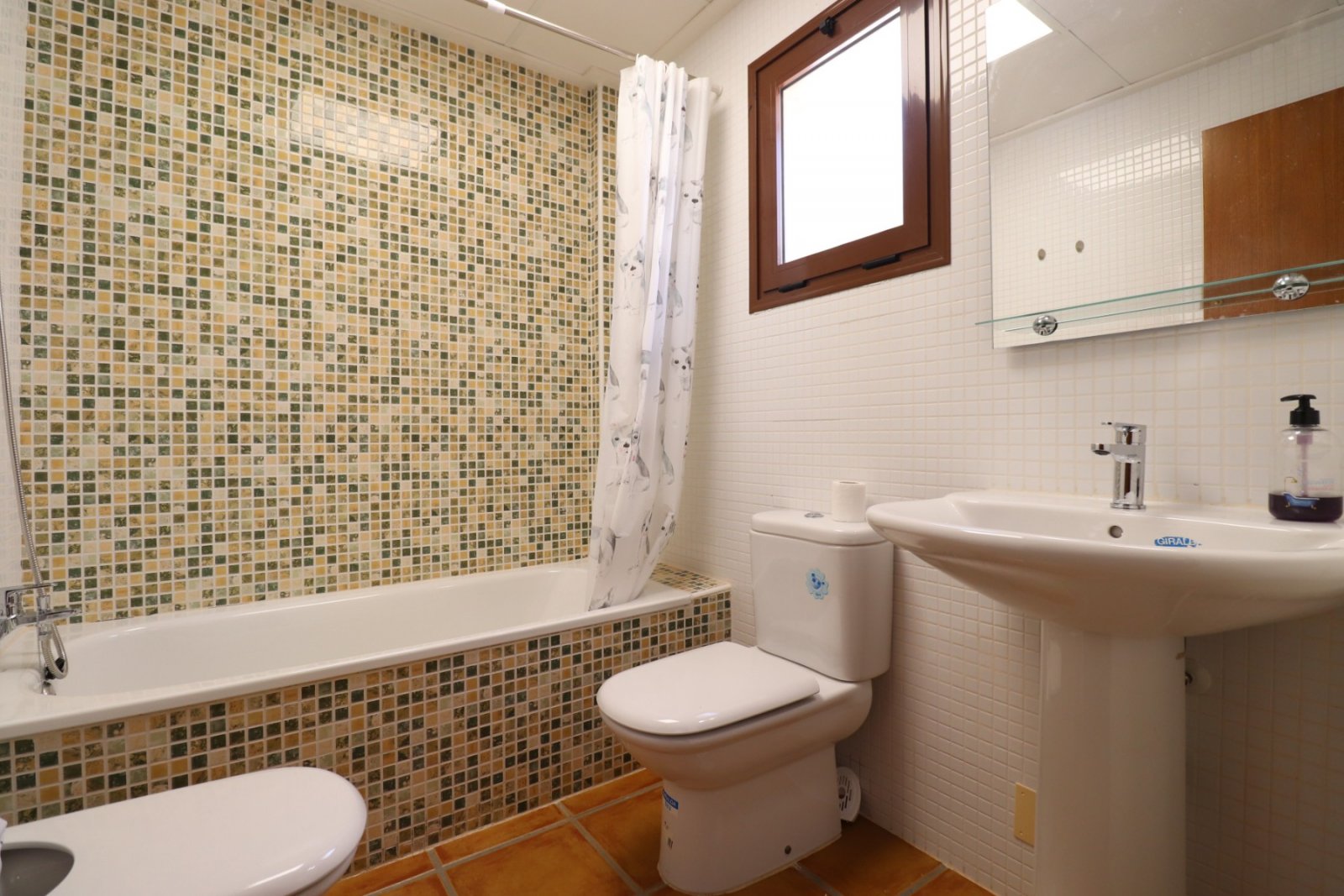 Semi-detached villa with 3 bedrooms, 2 bathrooms and communal pool on La Finca Golf Resort