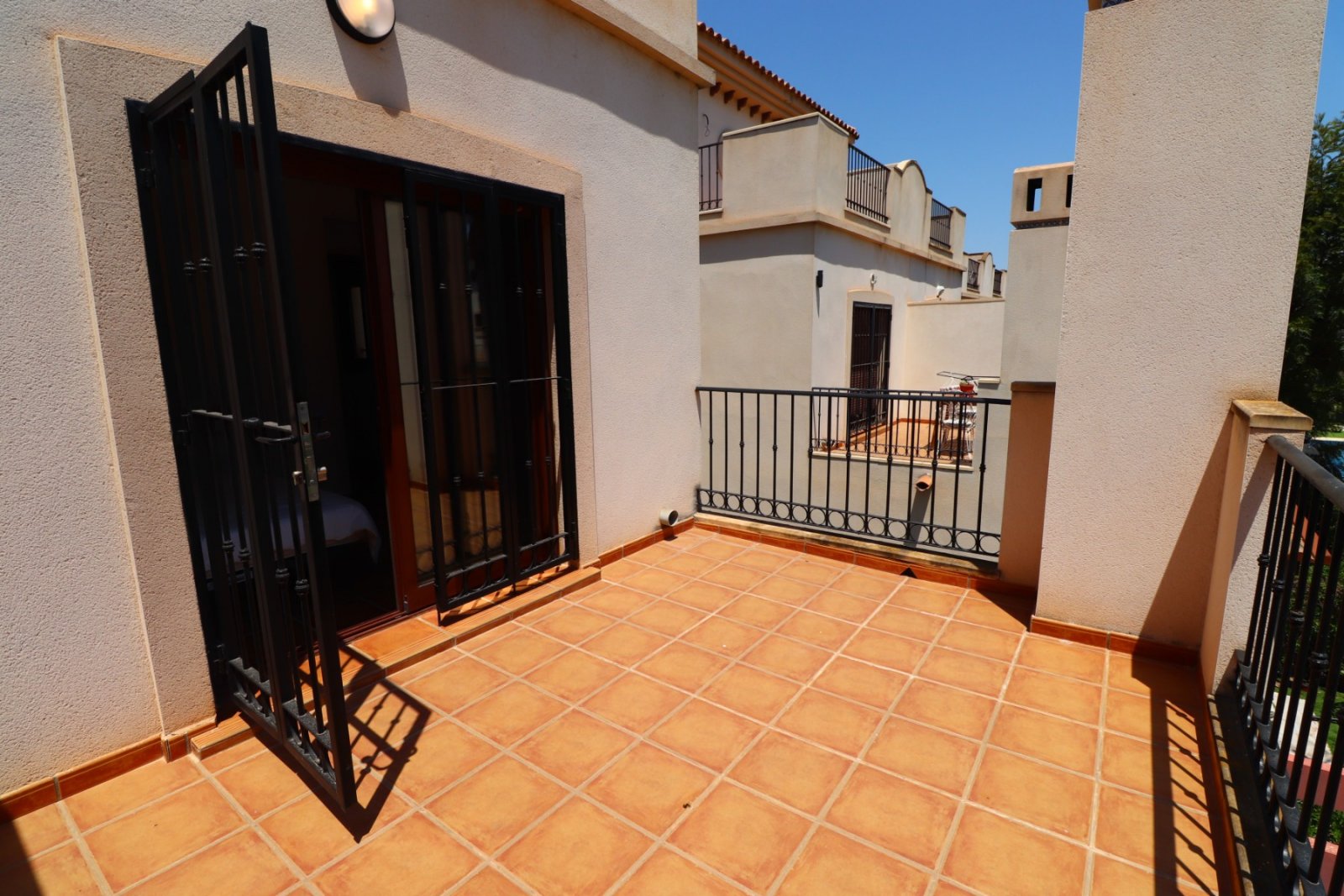 Semi-detached villa with 3 bedrooms, 2 bathrooms and communal pool on La Finca Golf Resort