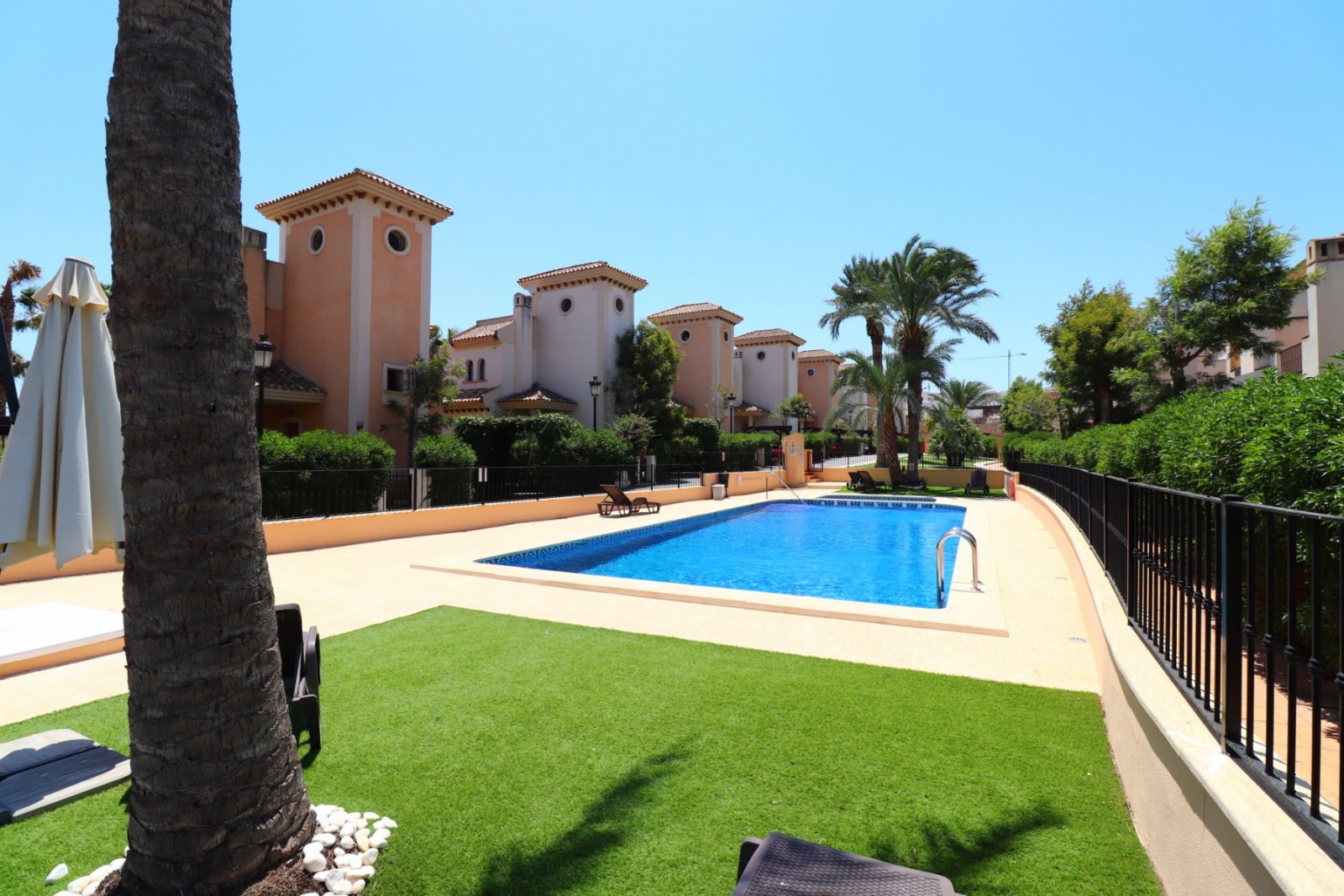 Semi-detached villa with 3 bedrooms, 2 bathrooms and communal pool on La Finca Golf Resort