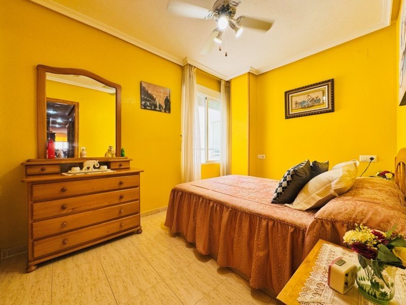 Apartment with 2 bedrooms and 1 bathroom in the heart of La Mata just 100 m from the beach