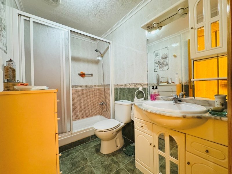 Apartment with 2 bedrooms and 1 bathroom in the heart of La Mata just 100 m from the beach