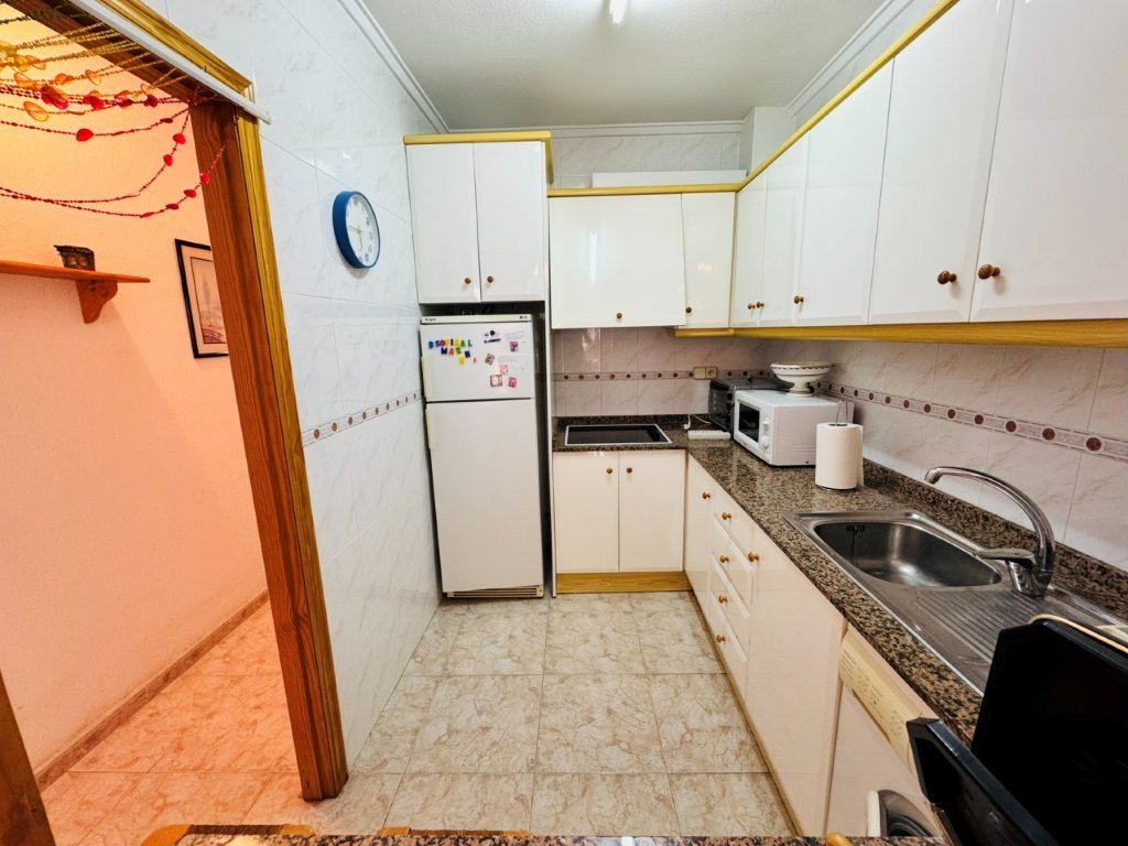 Apartment with 2 bedrooms, 1 bathroom, shared roof terrace and shared pool just 200 metres from the beach