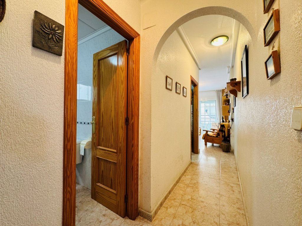 Apartment with 2 bedrooms, 1 bathroom, shared roof terrace and shared pool just 200 metres from the beach