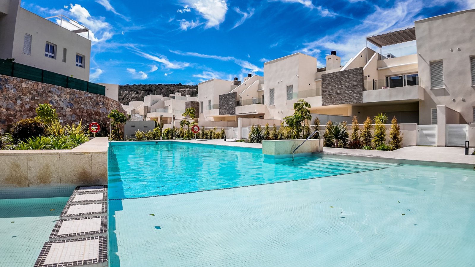 Luxury ground floor flat with 3 bedrooms, 2 bathrooms, underground parking space and communal pool at La Finca Golf Resort