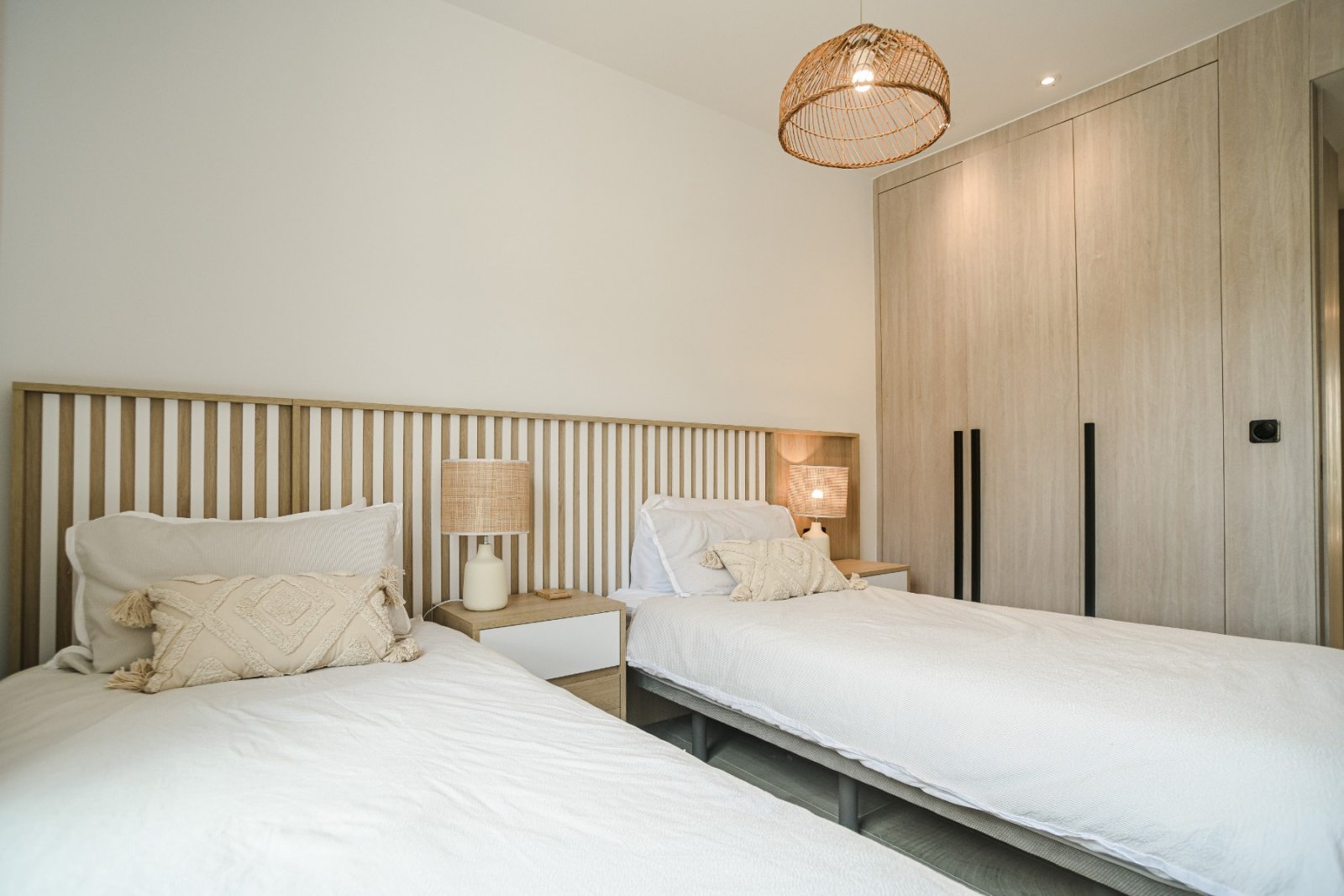 Luxury ground floor flat with 3 bedrooms, 2 bathrooms, underground parking space and communal pool at La Finca Golf Resort