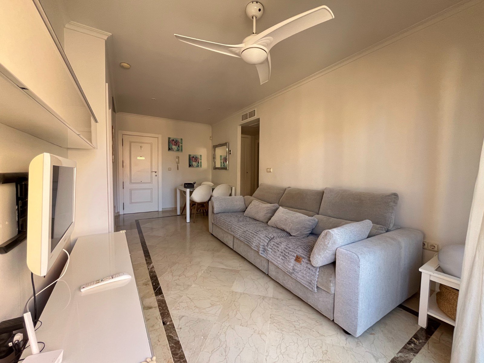 Modern apartment close to the beach with 2 bedrooms, 2 bathrooms, 2 terraces, underground parking space and communal pool