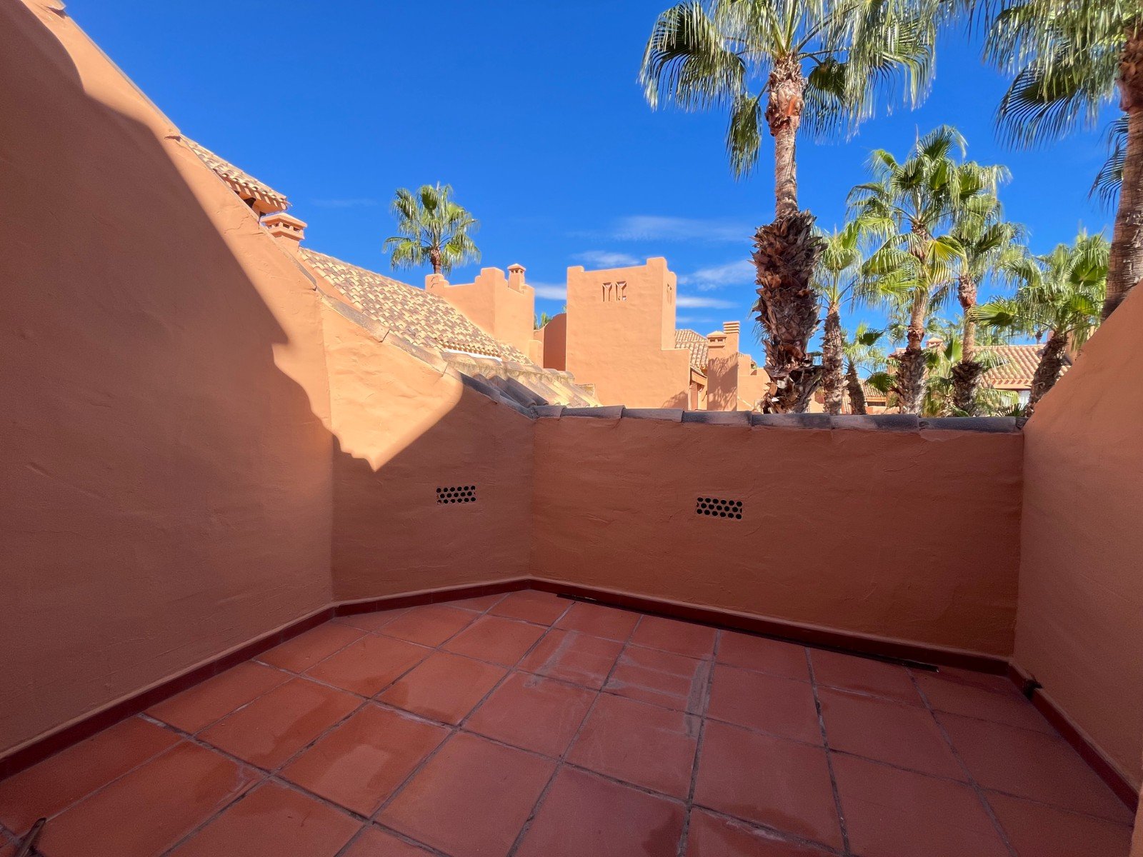 Modern apartment close to the beach with 2 bedrooms, 2 bathrooms, 2 terraces, underground parking space and communal pool