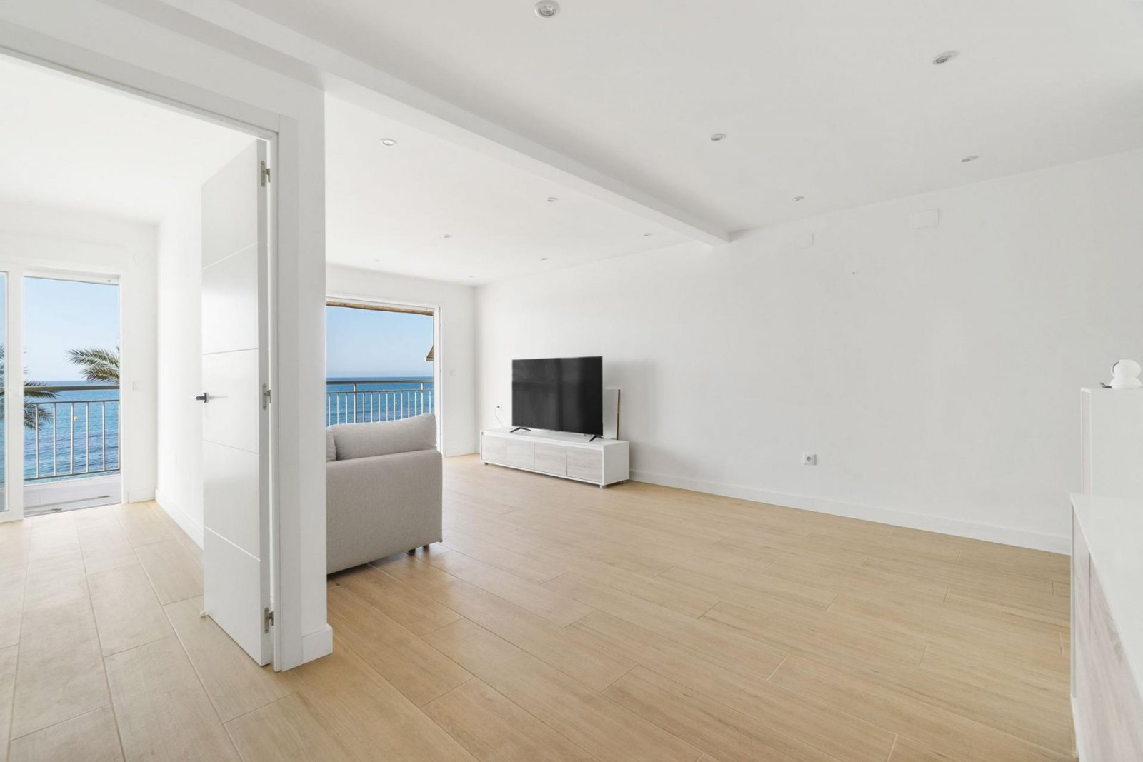 Spectacular Renovated Apartment with Sea Views