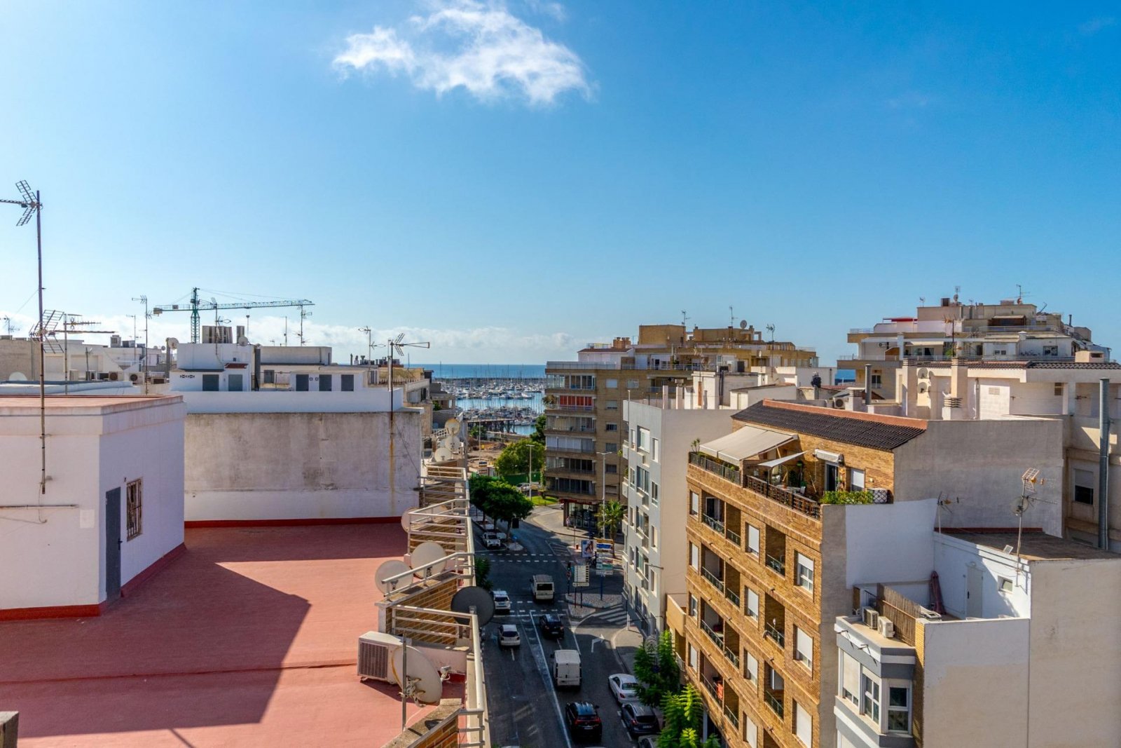 3-Bedroom Apartment with private parking only 400 m from the beach