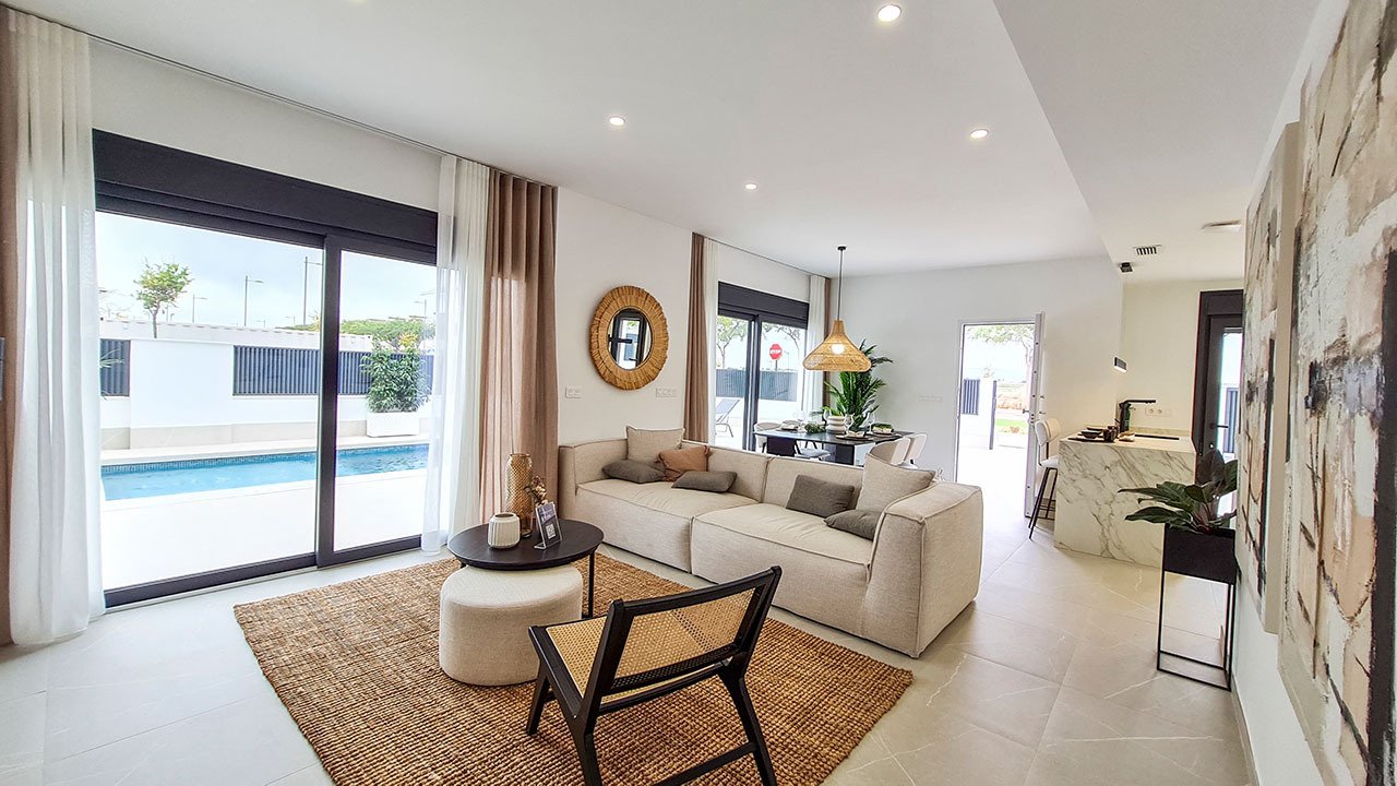 Villas with 3 bedrooms, 3 bathrooms, guest toilet, basement, roof terrace, fitted kitchens with white goods, private parking and private pool