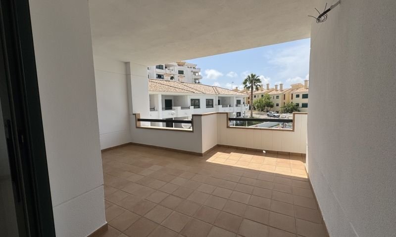 Bright top-floor apartment with 2 bedrooms and 2 bathrooms in an exclusive urbanization