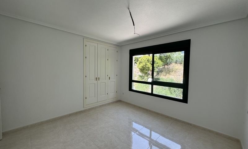 Bright top-floor apartment with 2 bedrooms and 2 bathrooms in an exclusive urbanization