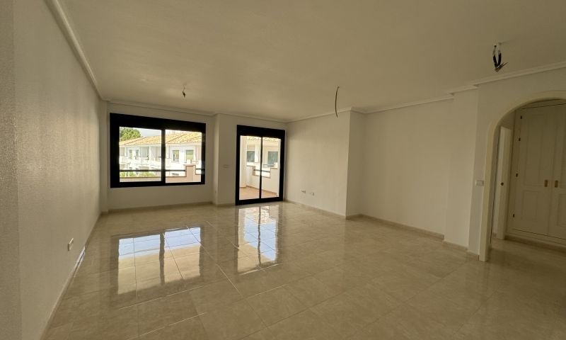 Bright top-floor apartment with 2 bedrooms and 2 bathrooms in an exclusive urbanization