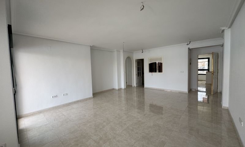 Bright top-floor apartment with 2 bedrooms and 2 bathrooms in an exclusive urbanization
