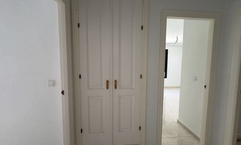 Bright top-floor apartment with 2 bedrooms and 2 bathrooms in an exclusive urbanization