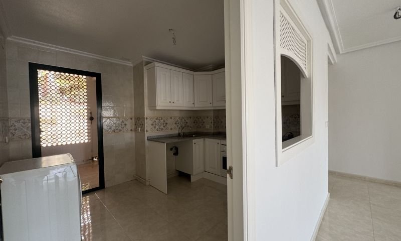 Bright top-floor apartment with 2 bedrooms and 2 bathrooms in an exclusive urbanization