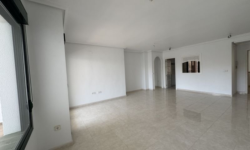 Bright top-floor apartment with 2 bedrooms and 2 bathrooms in an exclusive urbanization