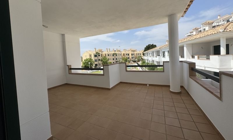 Bright top-floor apartment with 2 bedrooms and 2 bathrooms in an exclusive urbanization