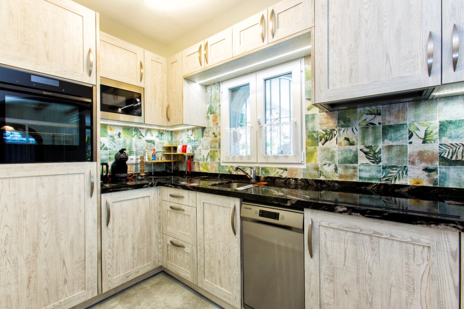 Spacious villa with 5 bedrooms, 3 bathrooms, guest WC and private pool