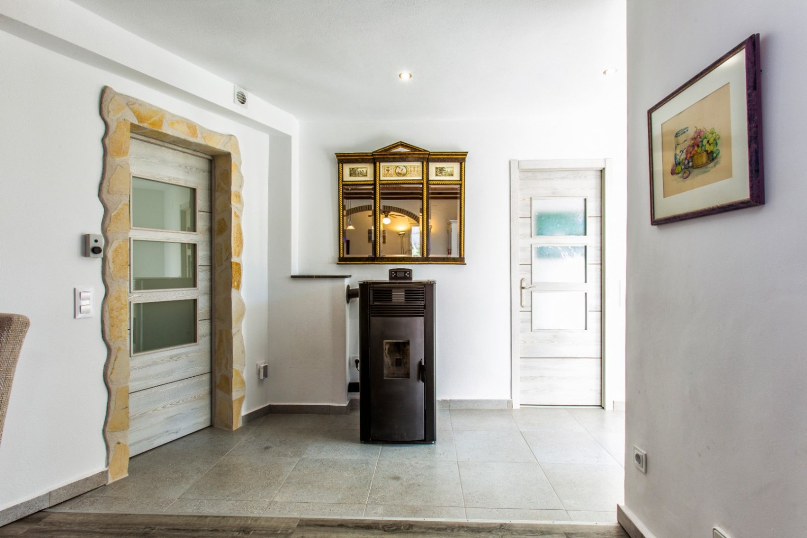 Spacious villa with 5 bedrooms, 3 bathrooms, guest WC and private pool