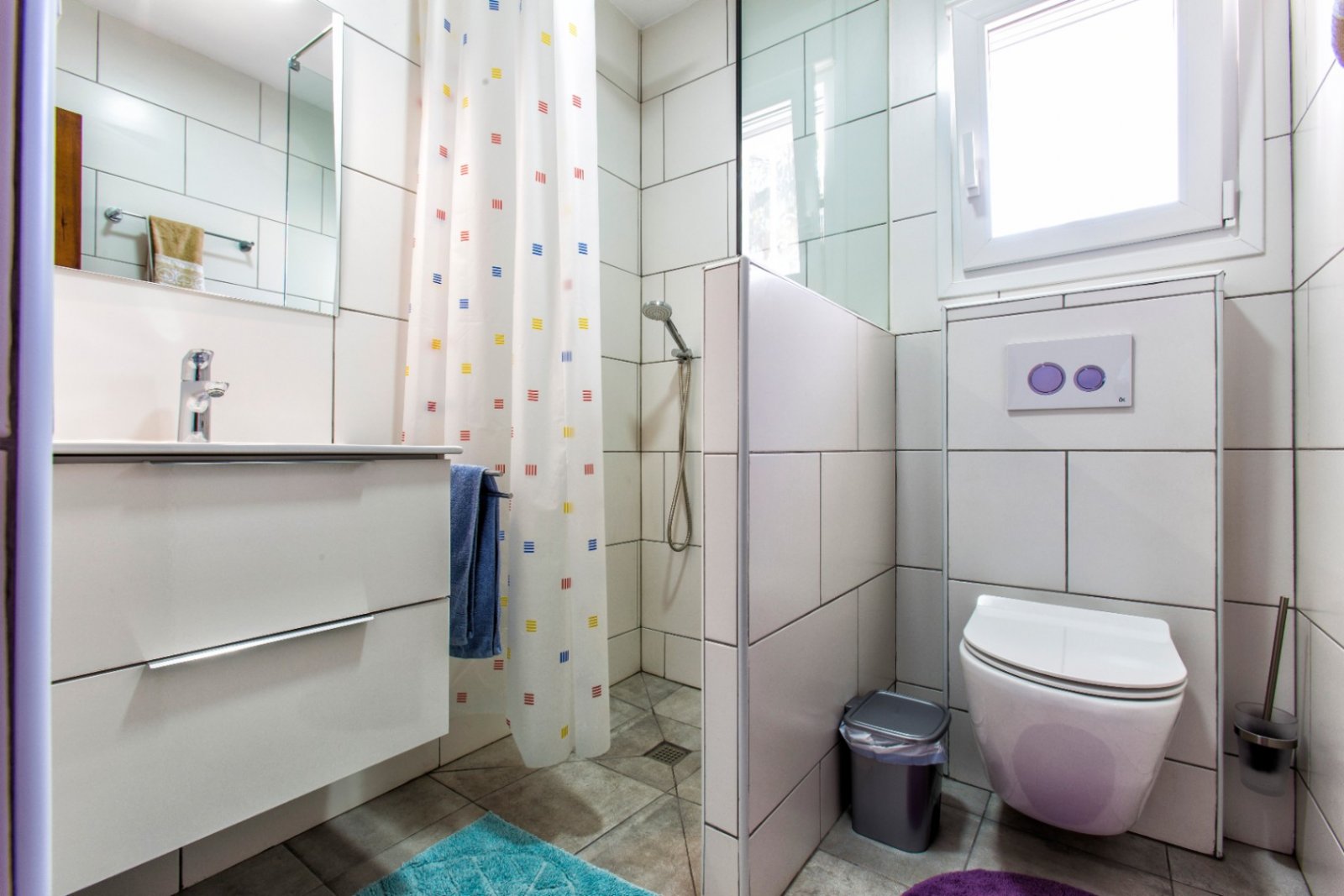 Spacious villa with 5 bedrooms, 3 bathrooms, guest WC and private pool