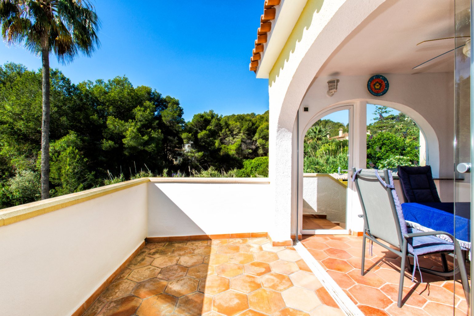 Spacious villa with 5 bedrooms, 3 bathrooms, guest WC and private pool