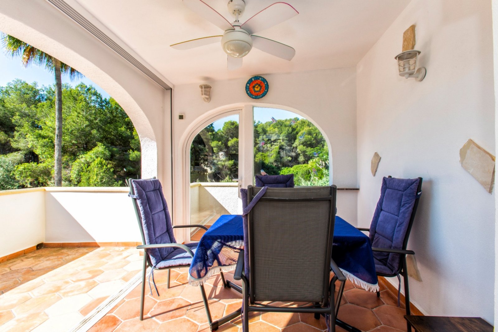 Spacious villa with 5 bedrooms, 3 bathrooms, guest WC and private pool