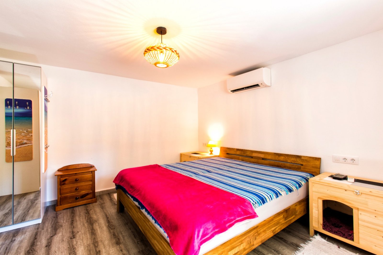 Spacious villa with 5 bedrooms, 3 bathrooms, guest WC and private pool