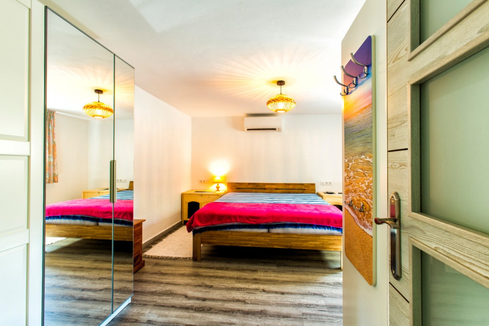 Spacious villa with 5 bedrooms, 3 bathrooms, guest WC and private pool