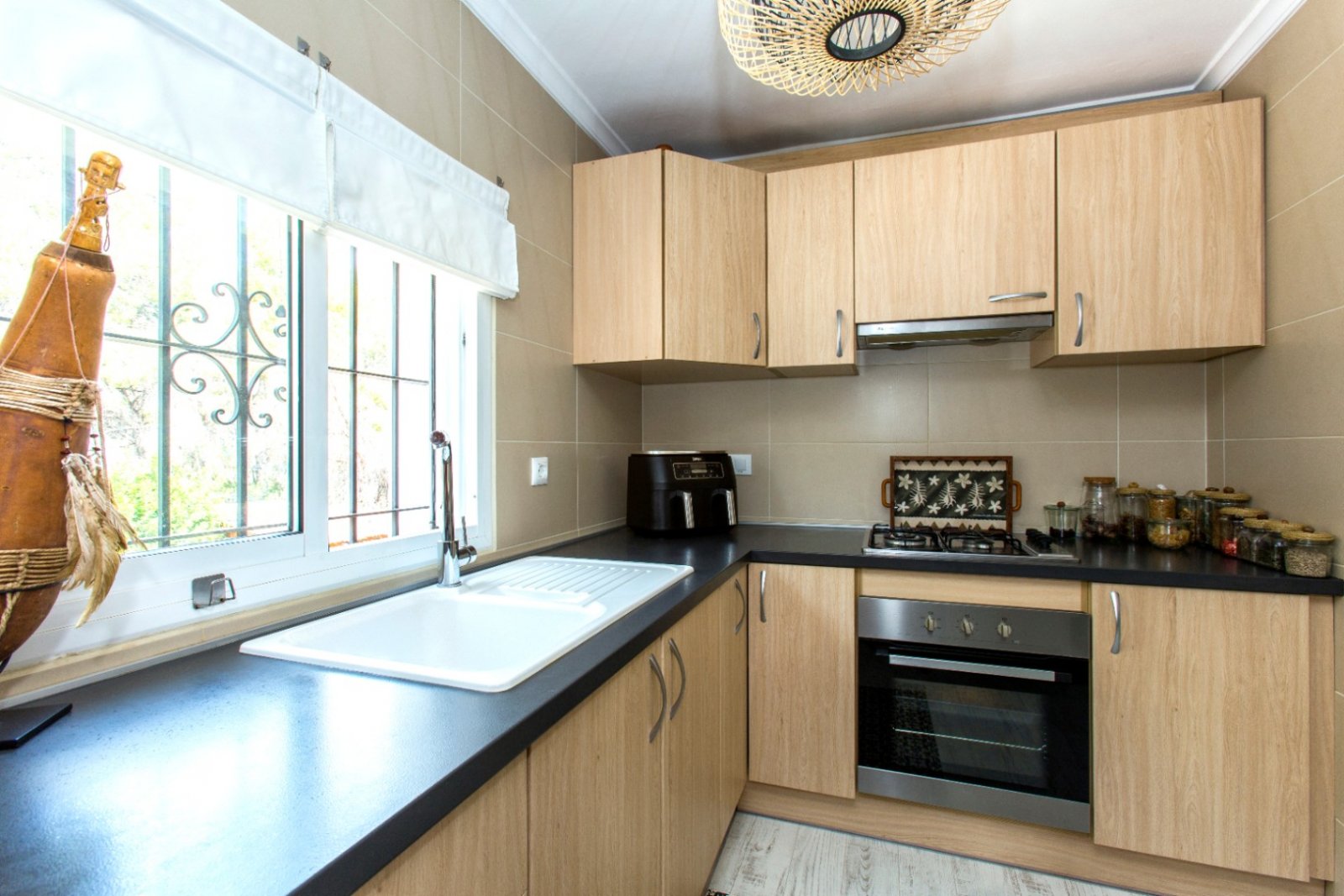 Detached villa with two separate apartments within walking distance of the sea