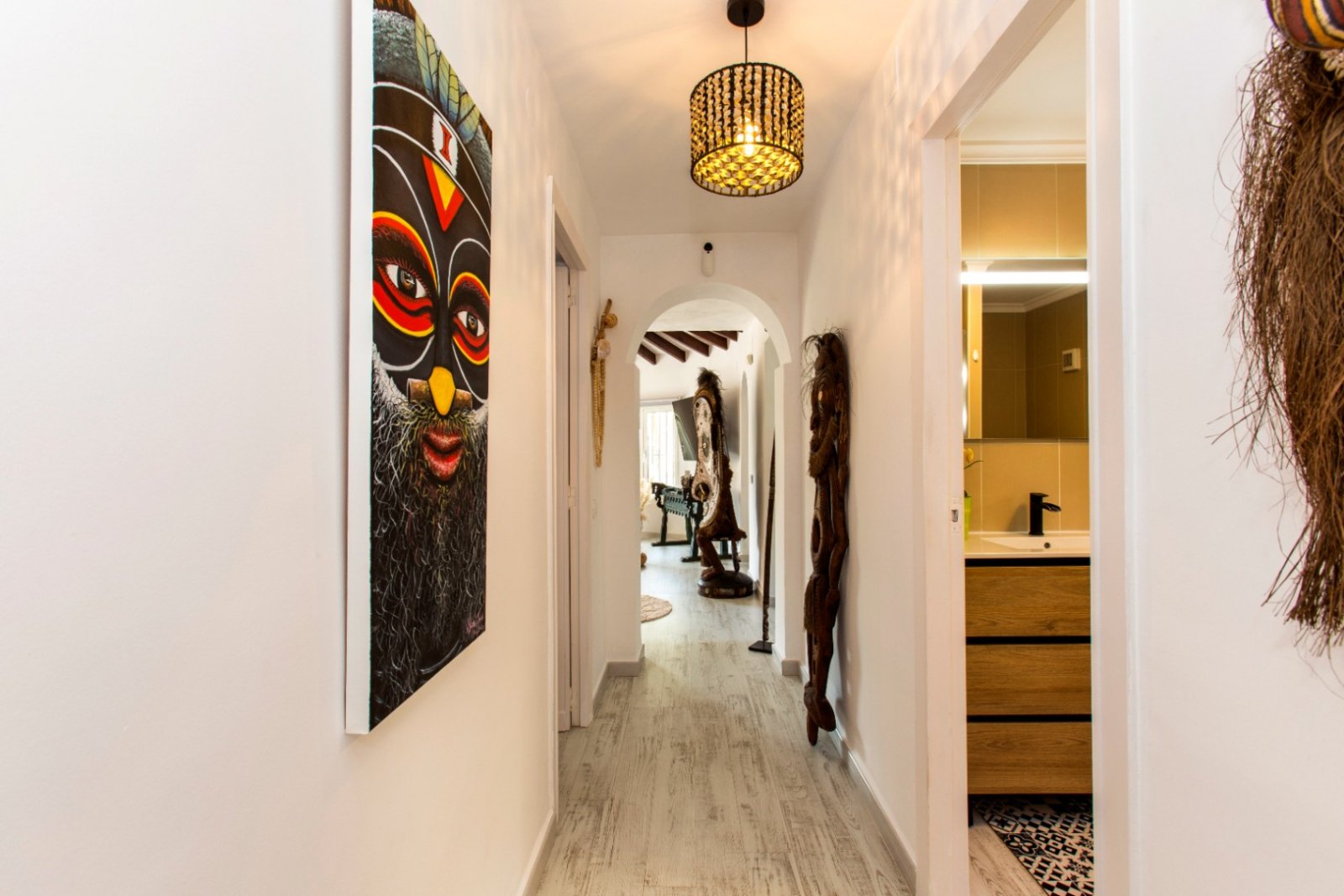 Detached villa with two separate apartments within walking distance of the sea