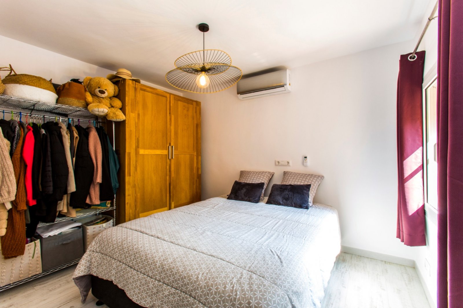 Detached villa with two separate apartments within walking distance of the sea