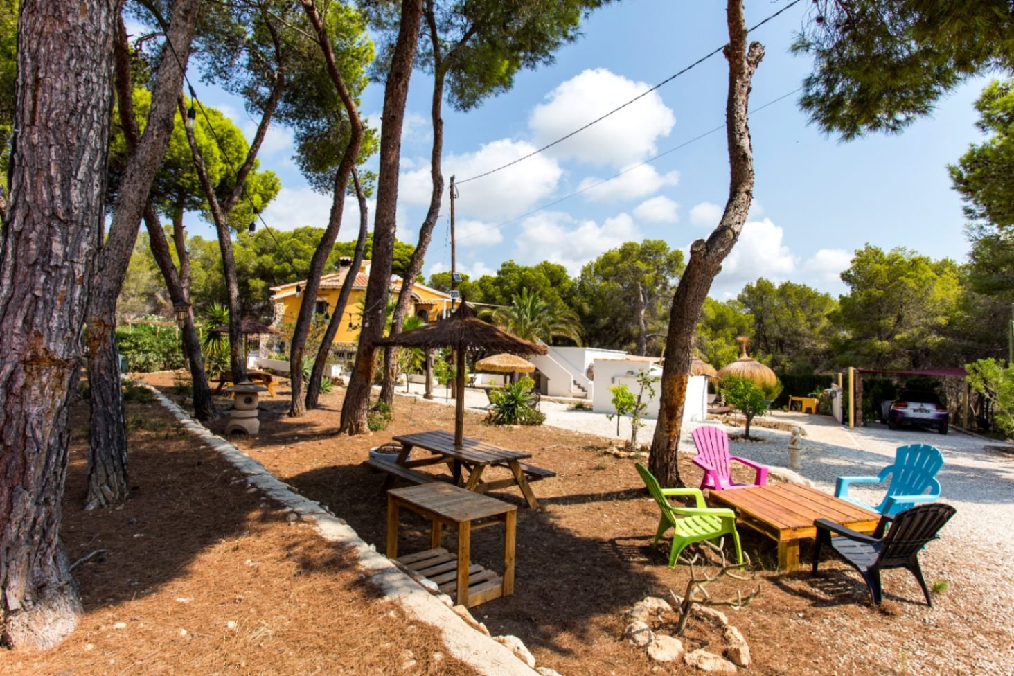 Detached villa with two separate apartments within walking distance of the sea