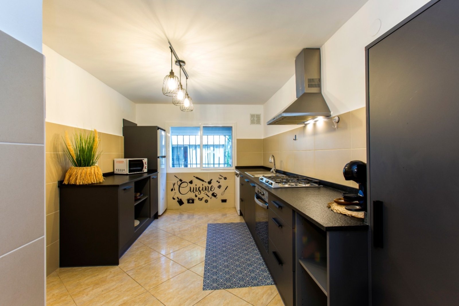 Detached villa with two separate apartments within walking distance of the sea