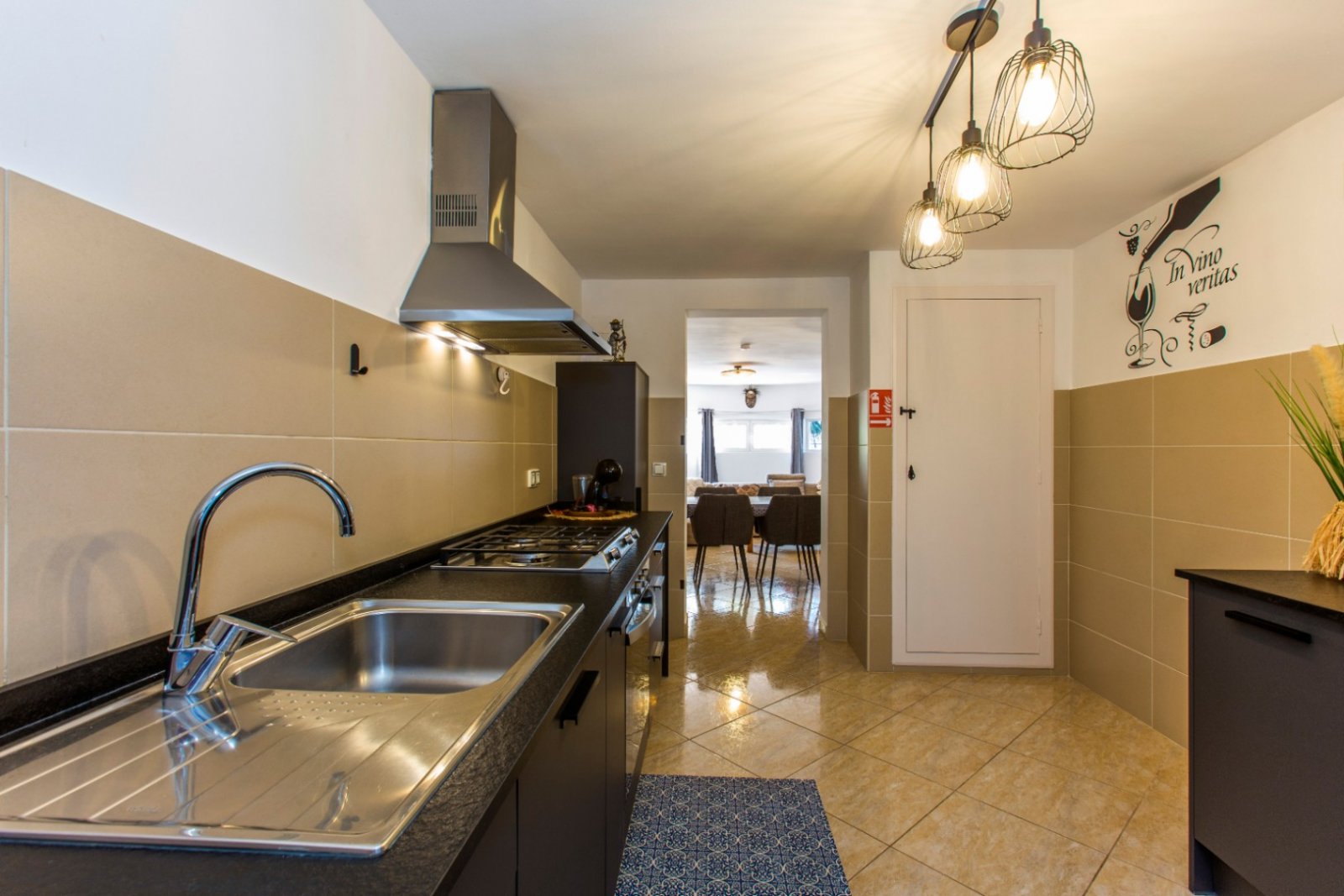 Detached villa with two separate apartments within walking distance of the sea