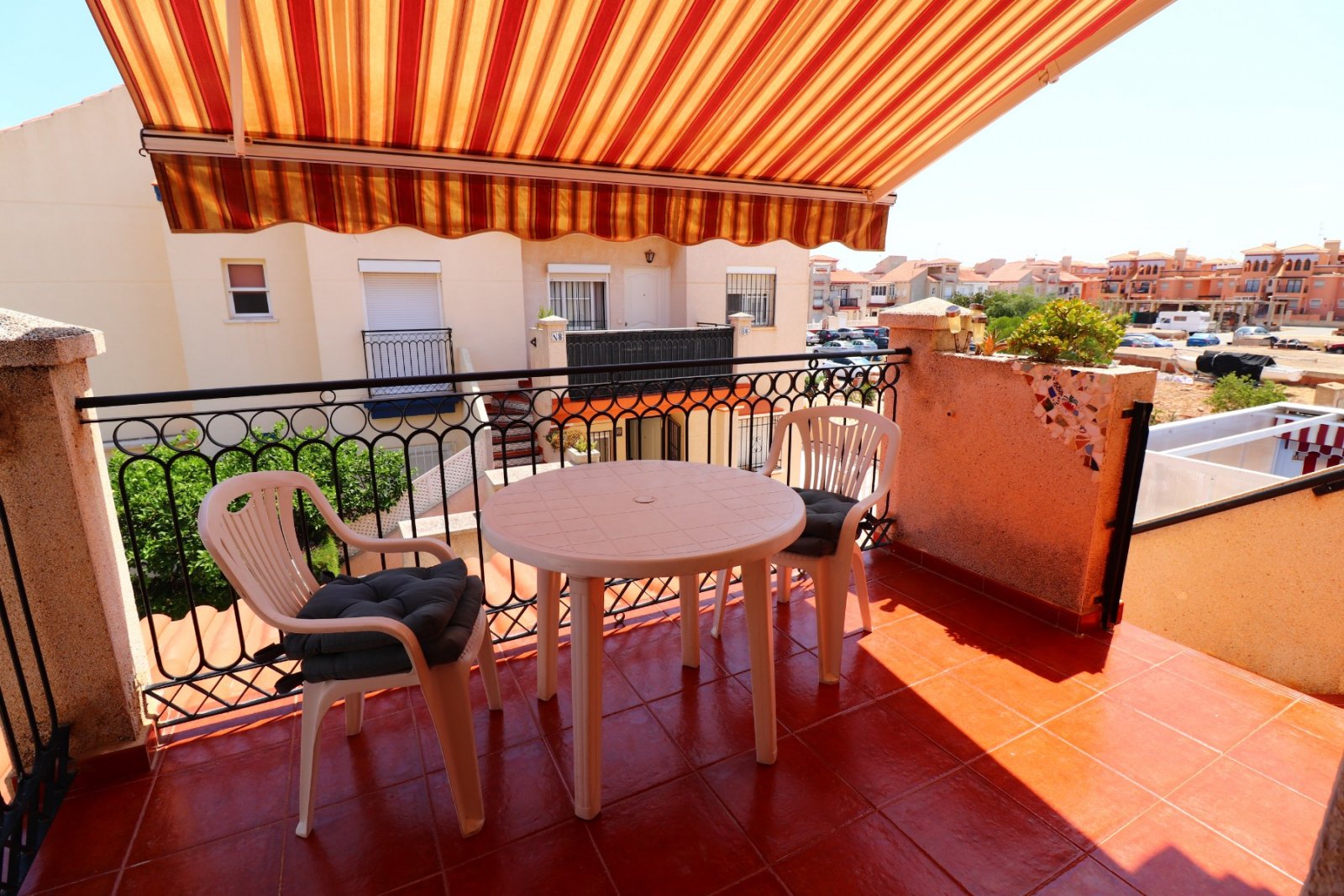 Top Floor Apartment with 2 bedrooms, 1 bathroom and communal pool in Playa Flamenca