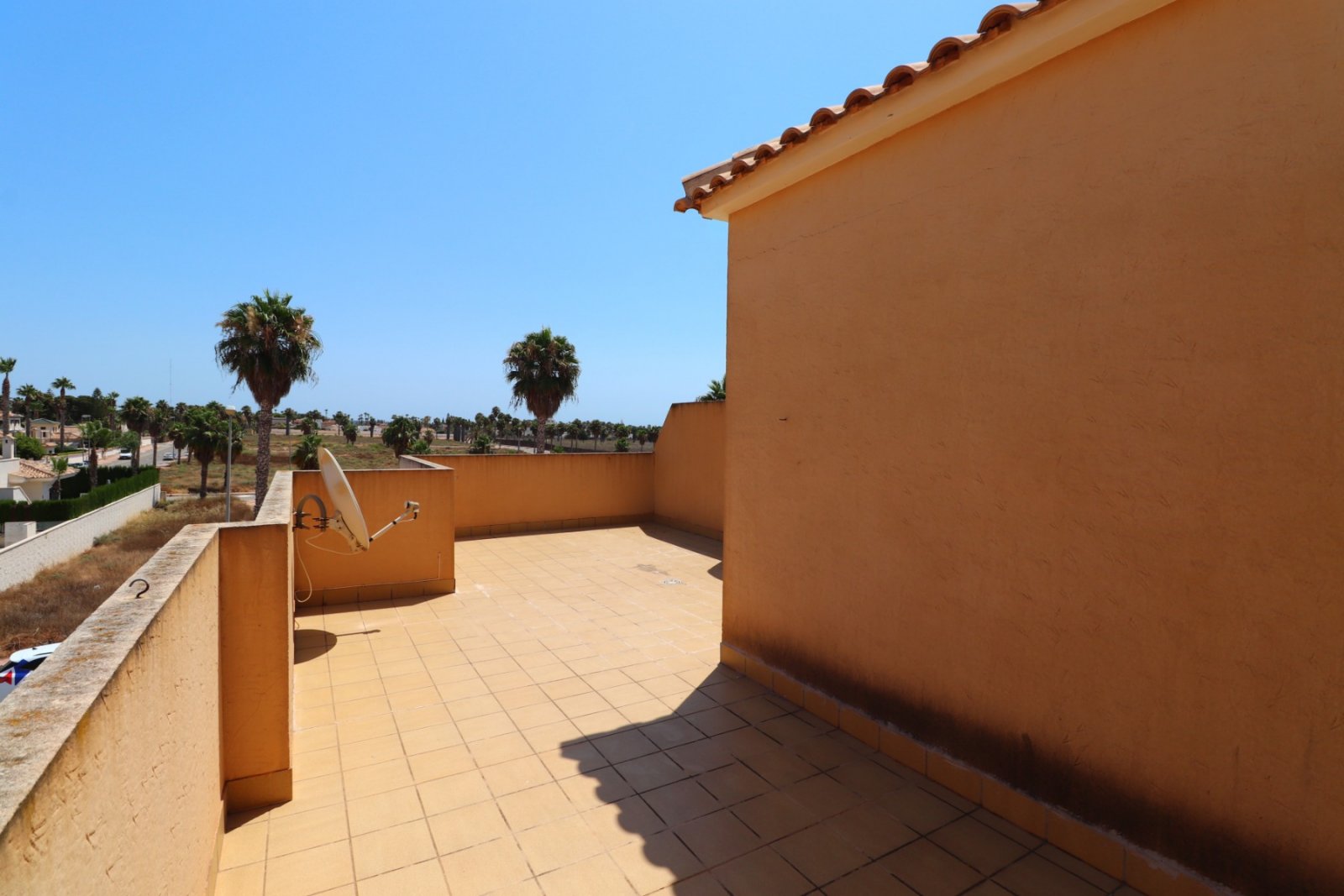 Quad-Villa with 3 bedrooms, 1 bathroom and communal pool